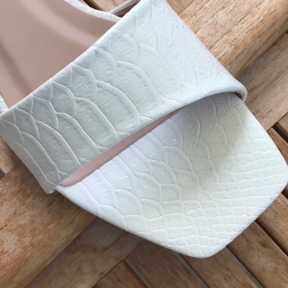 Beautiful NWT women’s slip on - Picture 7 of 7